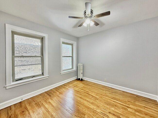 Building Photo - 6306 N Leavitt St