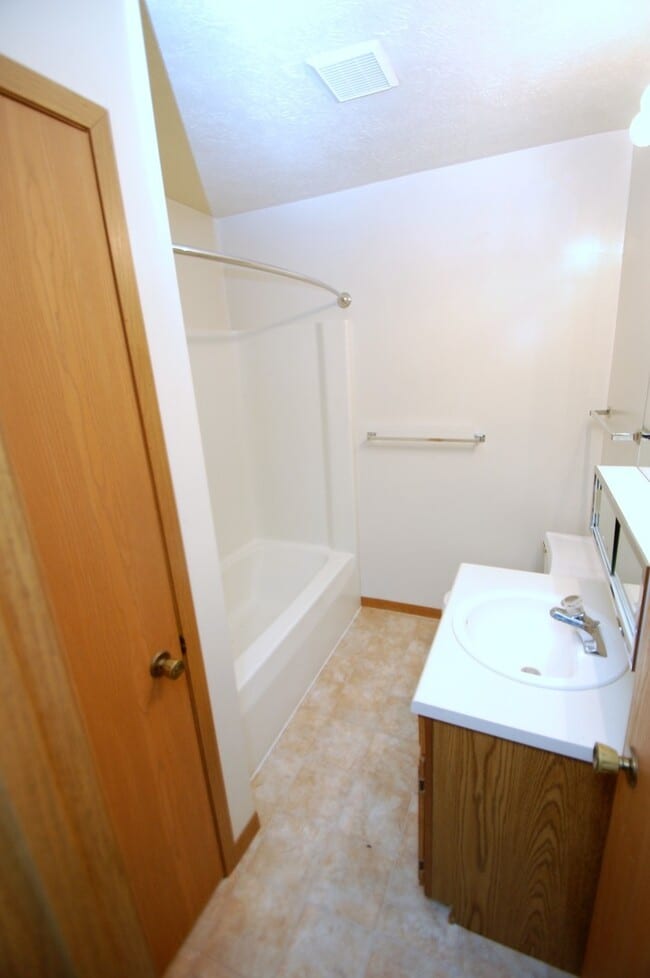 Building Photo - 427-3 HAMPTON PLACE