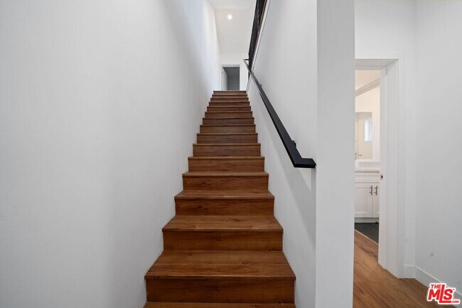 Building Photo - 6336 Beck Ave