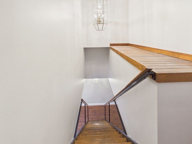 Building Photo - 1416 Lawton St