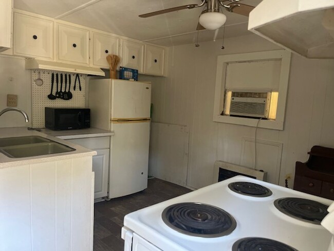 Building Photo - 1 Bedroom 1 Bath, Mobile Home in Fearringt...