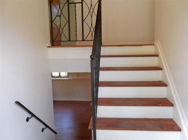 Building Photo - 2725 Brandywine Dr