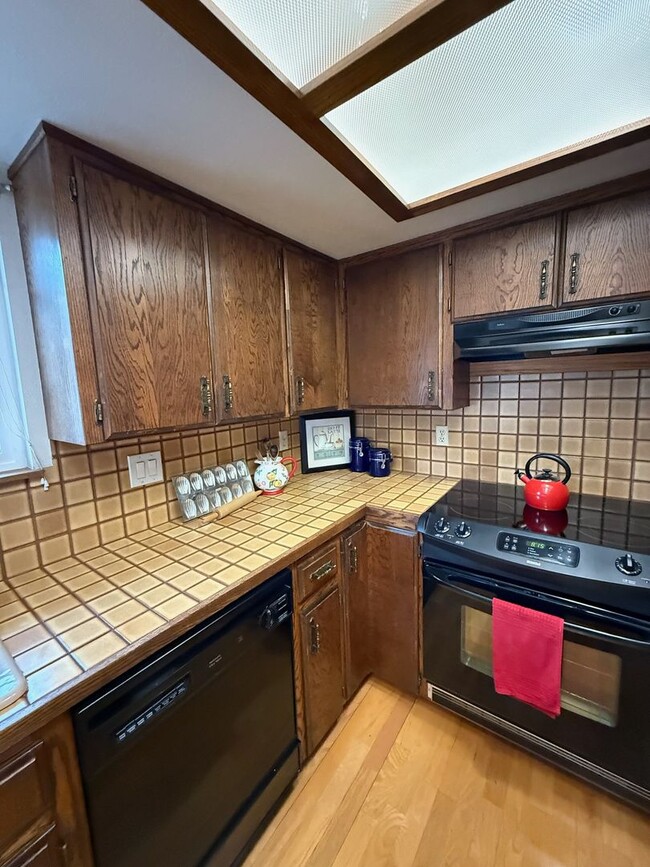 Building Photo - Gorgeous 4 bedroom home on corner lot in B...