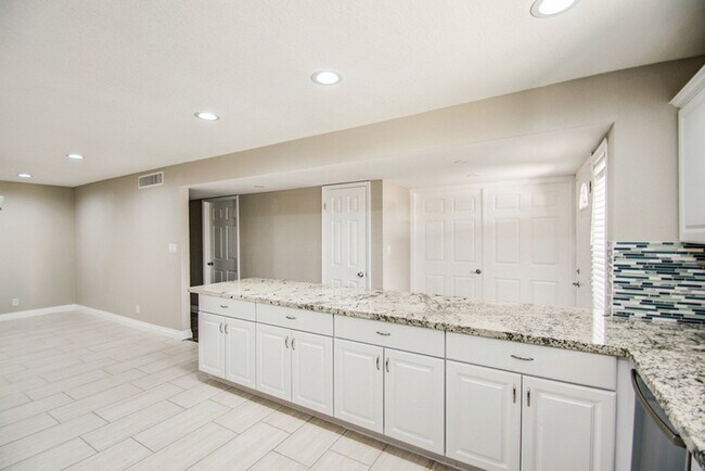 Building Photo - Beautifully remodeled corner 4/2 with pool...