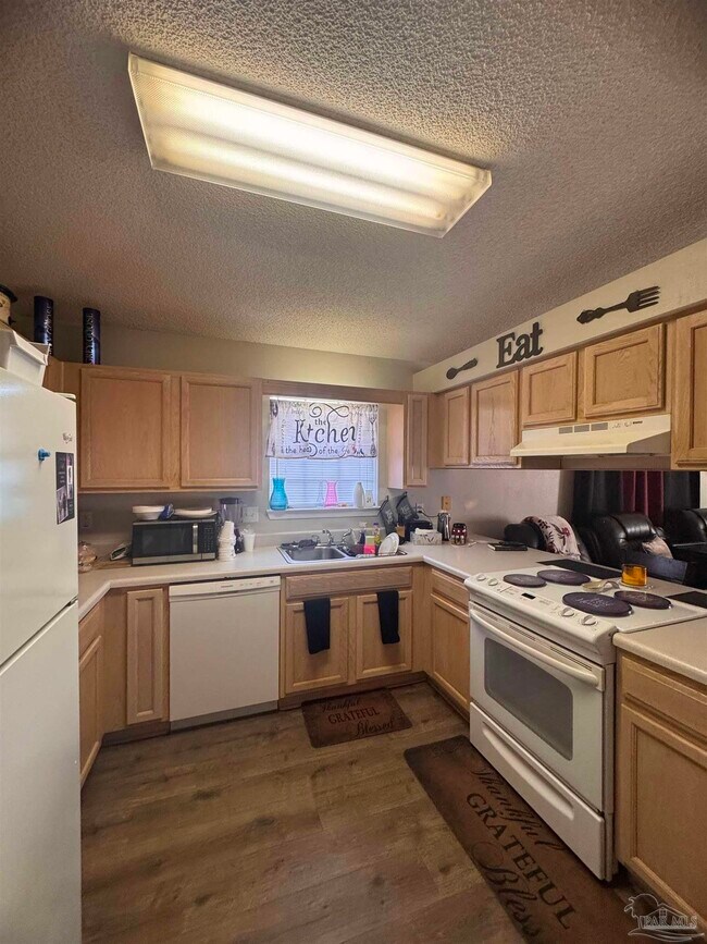 Building Photo - 4045 Glenway Dr