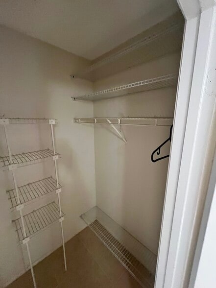 Building Photo - 8635 Mallard Reserve Dr