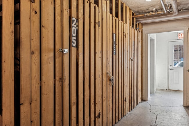 Building Photo - 1953 Euclid Ave