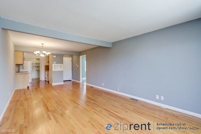 Building Photo - 2 br, 1 bath Condo - 2286 Greendale Dr, So...