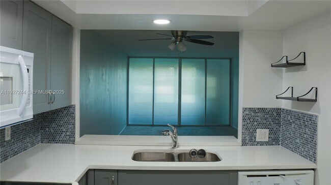 Building Photo - 9421 Evergreen Pl