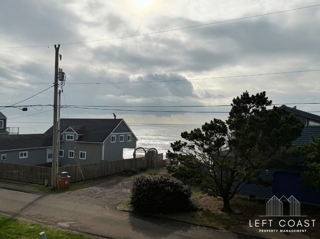 Building Photo - 480 Alsea Ave