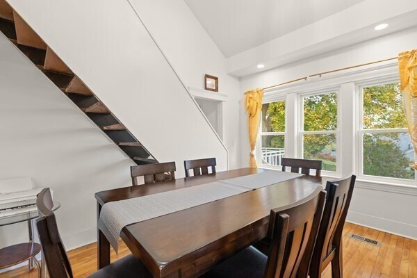 Building Photo - 10 Minthorne St