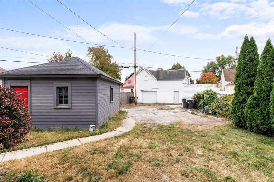 Building Photo - 1134 Saint Joseph Blvd