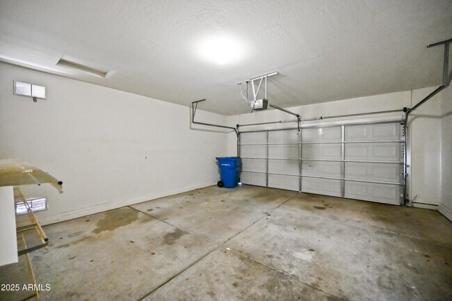 Building Photo - 1483 E Mia Ln