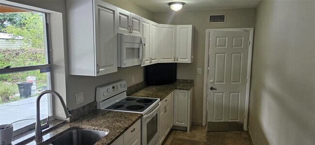 Building Photo - 501 NW 65th Ave