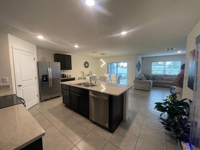 Building Photo - 465 Marion Oaks Ln