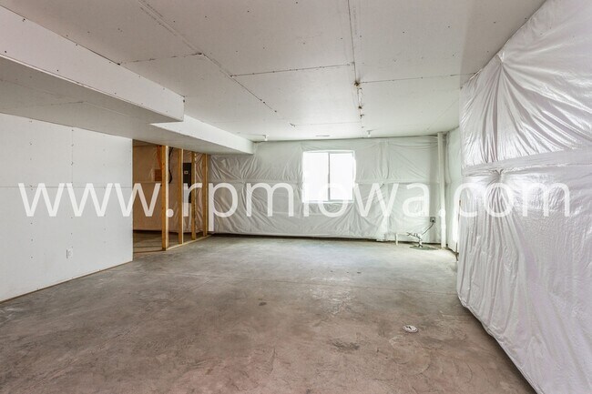 Building Photo - PRAIRIE TRAIL HOME!! 4 Bedroom, 3 Bathroom in Ankeny