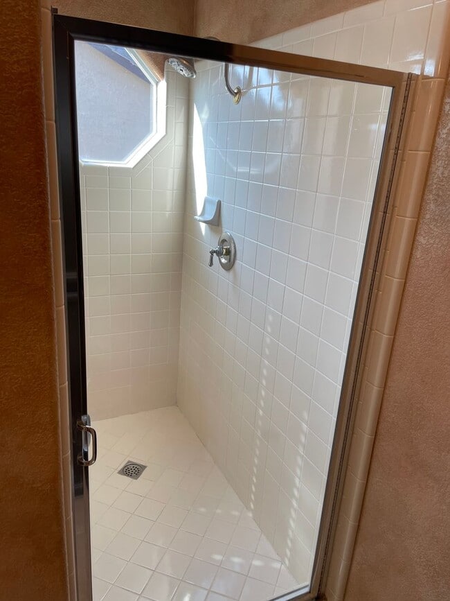 Building Photo - BEAUTIFUL 2-STORY HOME WITH POOL & 3 CAR GARAGE IN ROCKLIN!