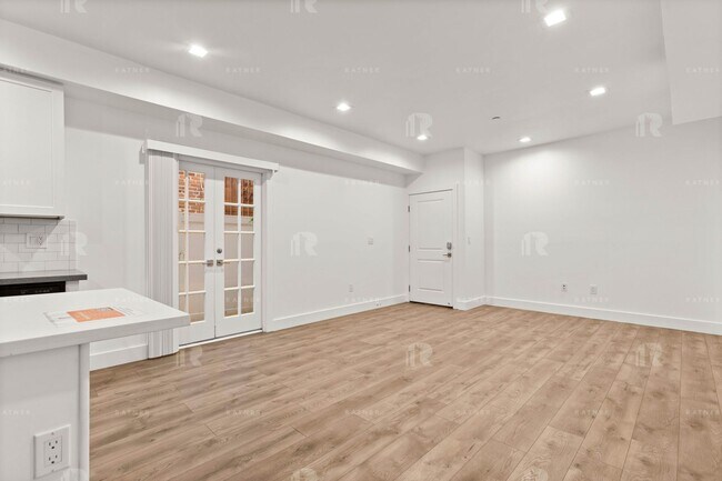 Building Photo - (Arely:B) 1209-1211 N. Beachwood Drive