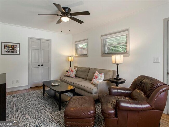 Building Photo - 1572 Berkeley Ln NE