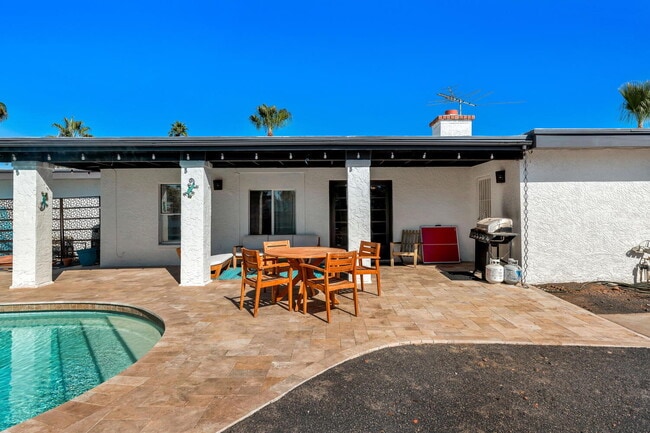 Building Photo - Spacious 5-Bed Scottsdale Home with Pool &...