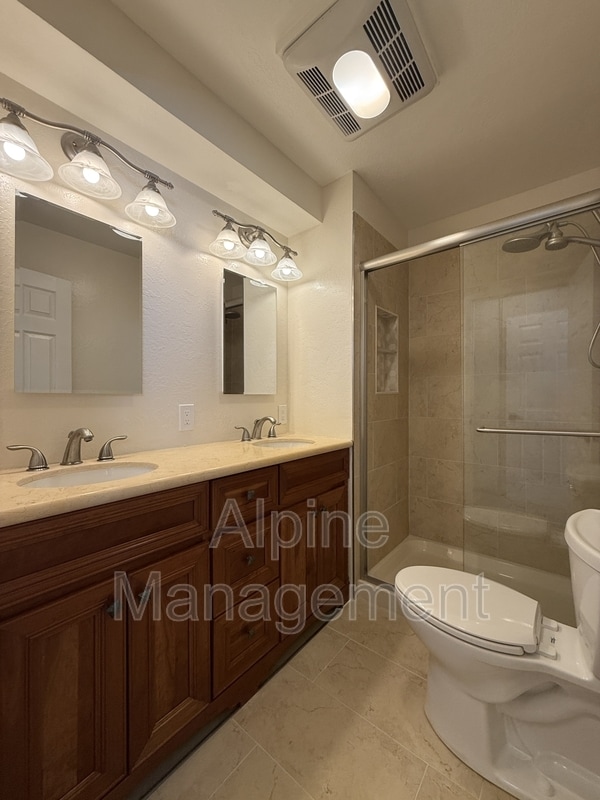 Building Photo - 2657 Kentworth Way