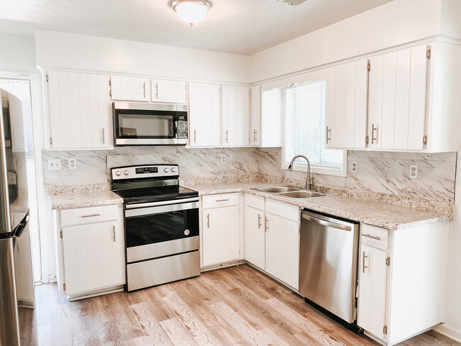 Building Photo - 5225 Woodsey Way