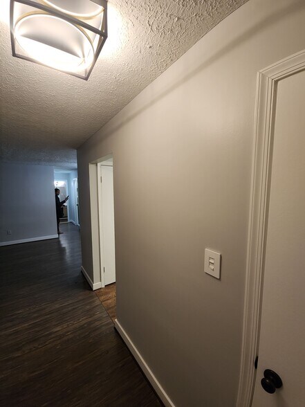 Building Photo - 10129 Oakton Terrace Rd