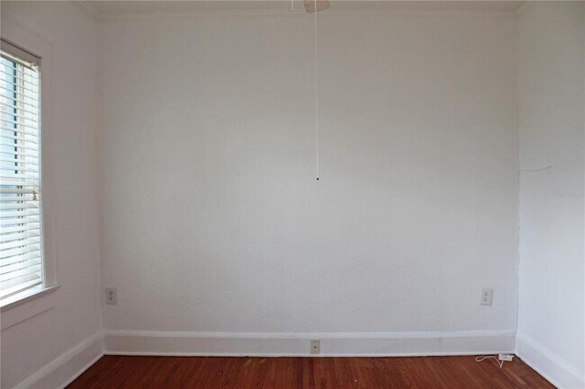 Building Photo - 1718 E Elm Rd