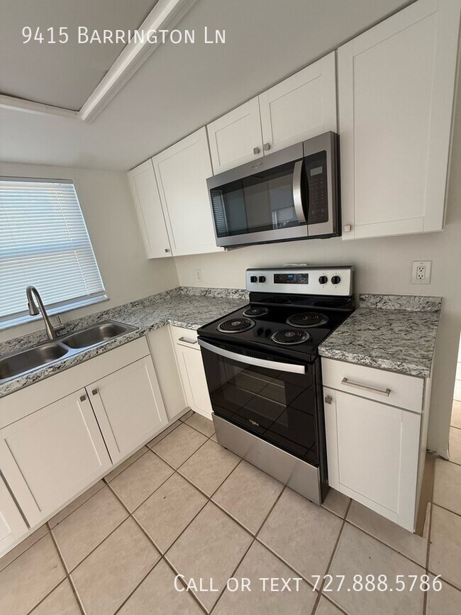 Building Photo - 9415 Barrington Ln