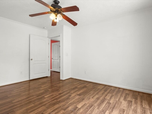 Building Photo - 5010 Blake Dr