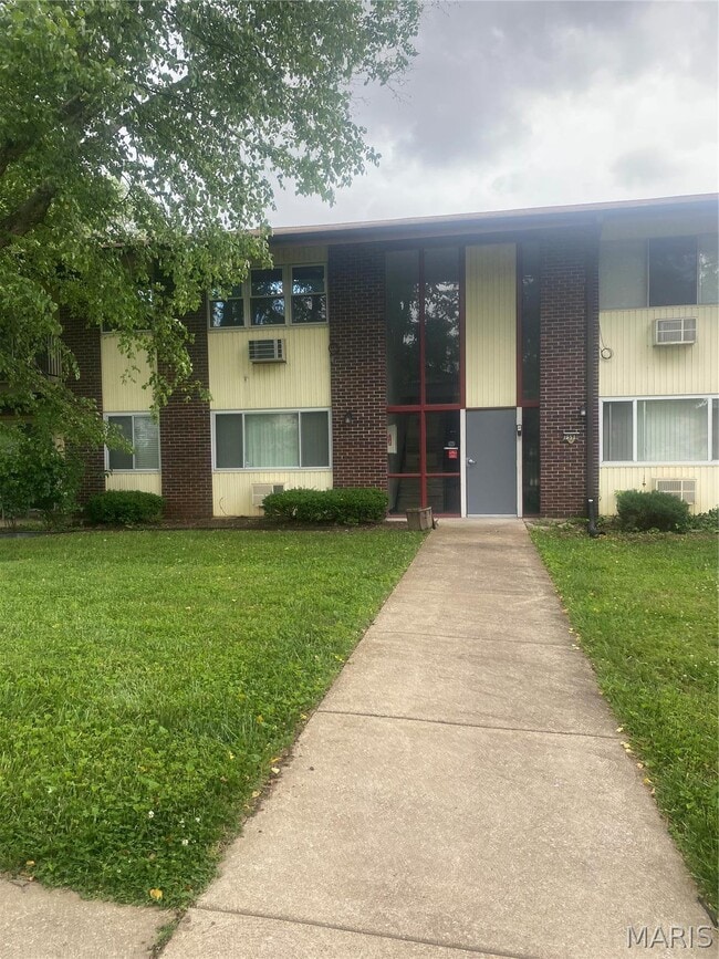 Building Photo - 7598 Hazelcrest Dr