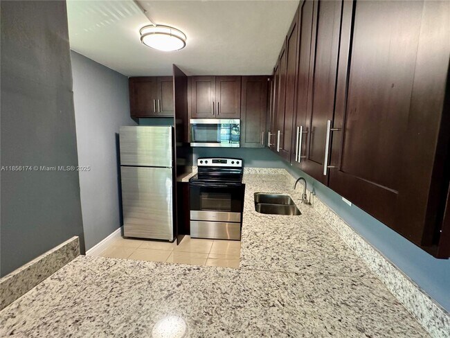 Building Photo - 9495 Evergreen Pl