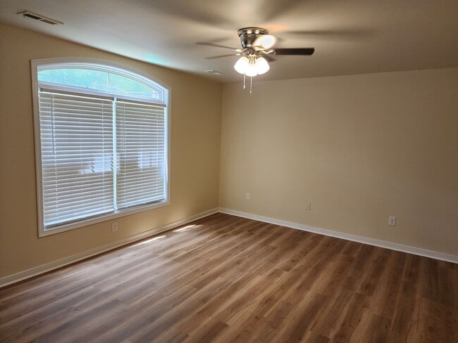 Building Photo - 3 Bedroom 2 Bath Brick Rancher in New Kent!