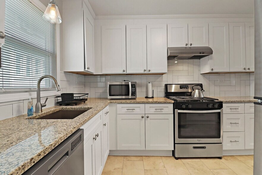 Building Photo - 1428 North Ave