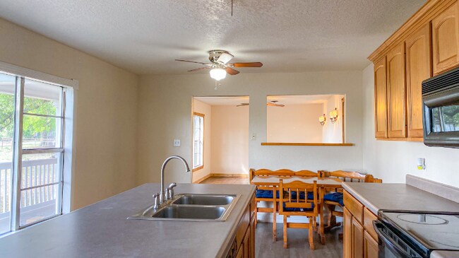 Building Photo - 1017 County Rd 914A