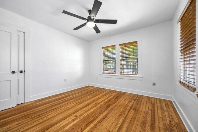 Building Photo - Charming 2-Bed With Backyard Oasis In West Palm Beach!