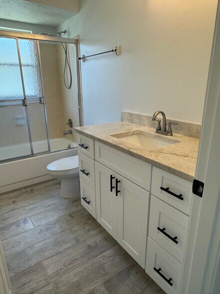 Building Photo - 4142 Iola Dr