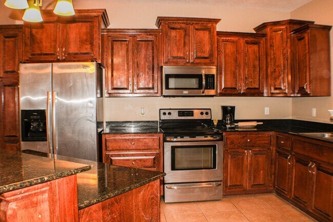 Building Photo - 162 James Dr