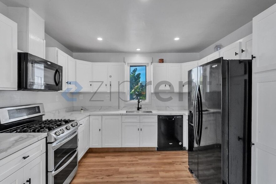 Building Photo - Unit N/a