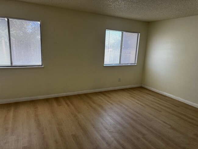 Building Photo - 16280 Jasmine St