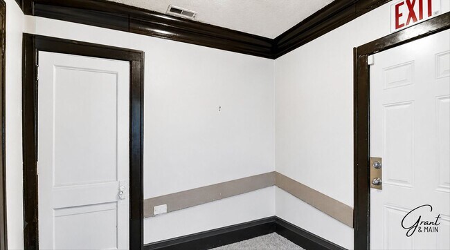 Building Photo - 58/60 Alger - FDR - T