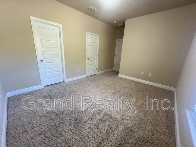 Building Photo - 4512 Oak Orchard Cir