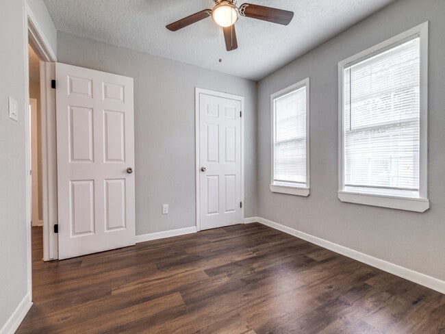 Building Photo - 411 Gober St