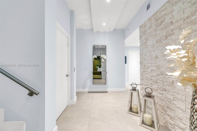 Building Photo - 650 NE 32nd St