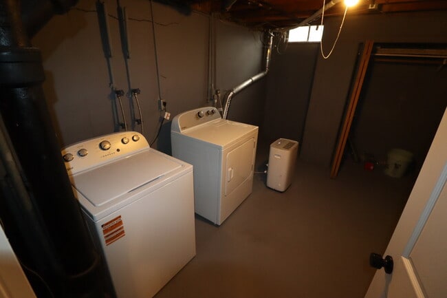 Building Photo - 3 Bedroom Duplex