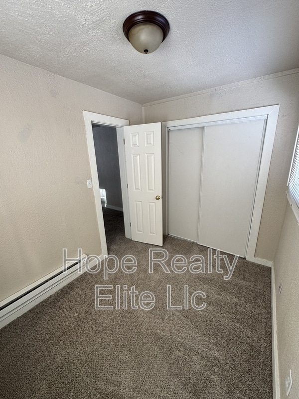 Building Photo - 2534 E St Vrain St