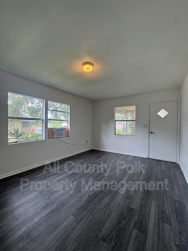 Building Photo - 1135 Fairview Ave
