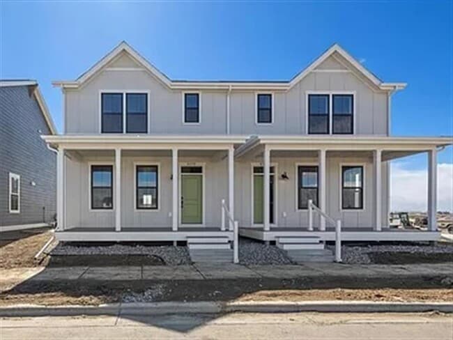 Building Photo - Exquisite Home