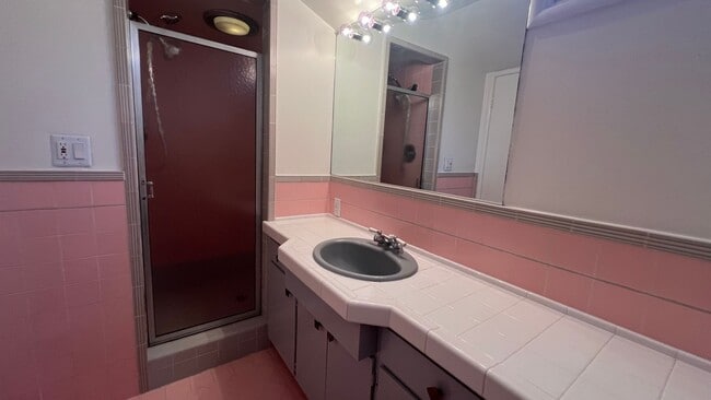 Building Photo - Mid-Century homes Rarely Available with Expansive Bay Views