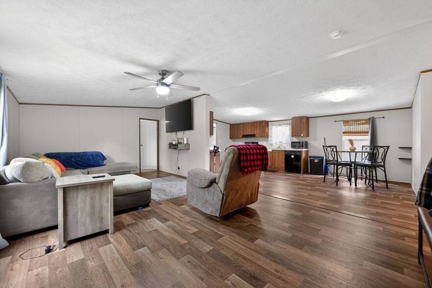 Building Photo - 122 Gibson St